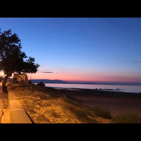 Meet your Posher, Antonia - Picture 1 of 1